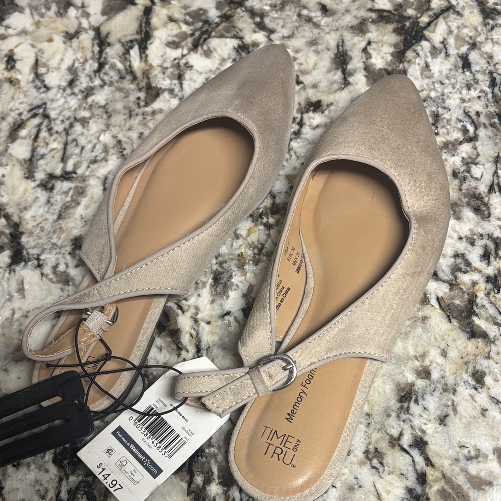 Time and Tru Women's Beige Pointed Flats